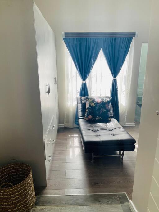 Private Modern 10 Bdrm Home Tucked Away In Sandton جوهانسبورغ المظهر الخارجي الصورة