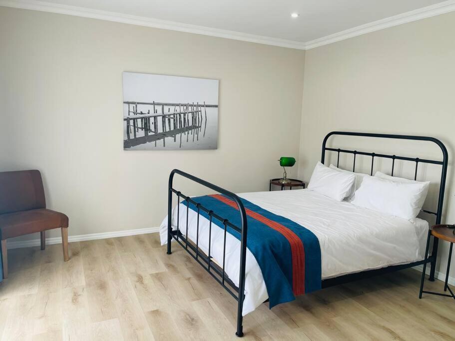 Private Modern 10 Bdrm Home Tucked Away In Sandton جوهانسبورغ المظهر الخارجي الصورة